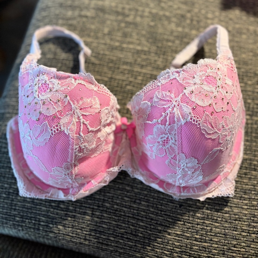 Victoria's Secret Pink and White Lace Bra